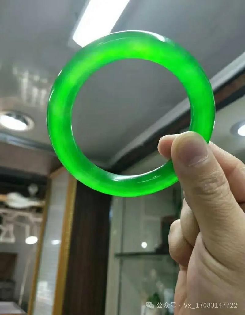 纯天然缅甸翡翠玉手镯精品推荐 紫罗兰飘浅绿翠，温润绽放自然华彩